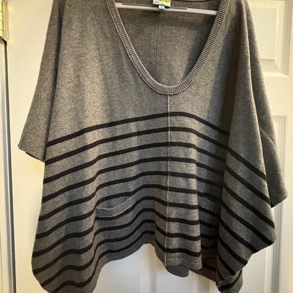 C&C California Short Sleeve Poncho Sweater - Picture 4 of 6